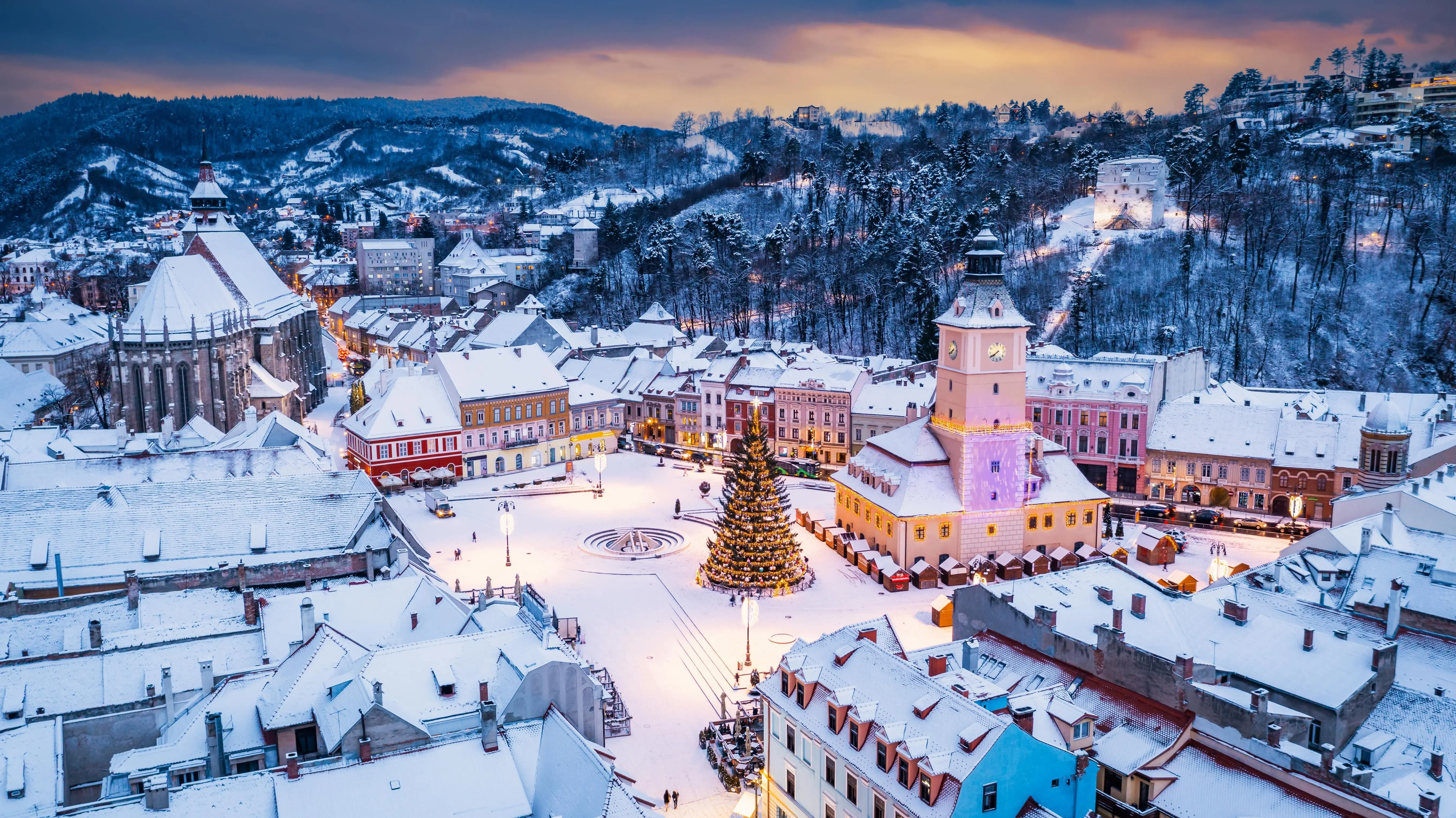 Orasul Brașov fotografiat de sus pe timpul iernii